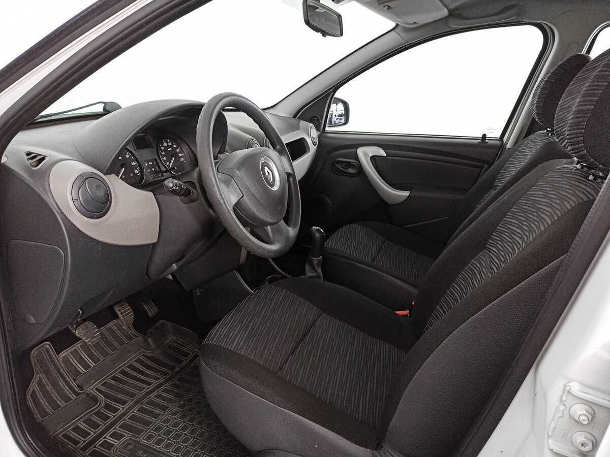 Renault Sandero с пробегом — 2014 год. Фото: #12