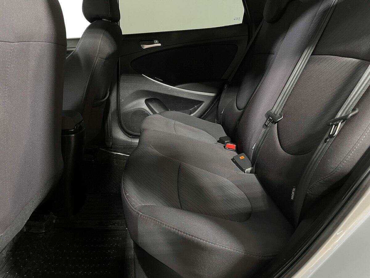 Hyundai Solaris с пробегом — 2014 год. Фото: #7