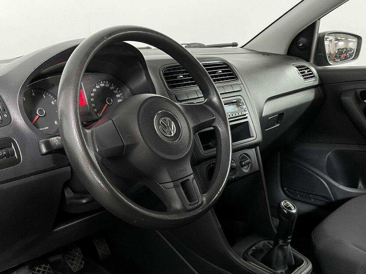 Volkswagen Polo с пробегом — 2012 год. Фото: #10