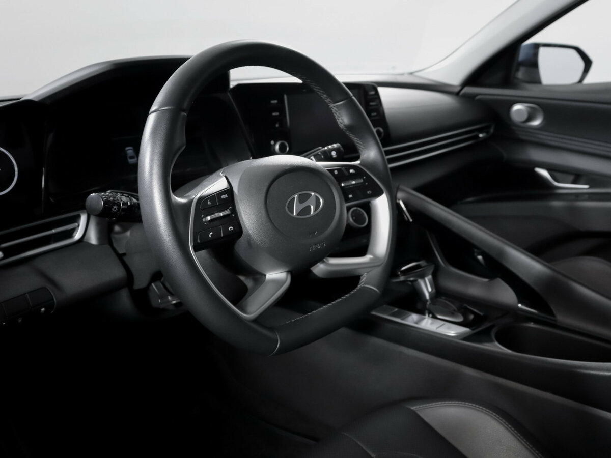 Hyundai Elantra с пробегом — 2023 год. Фото: #11