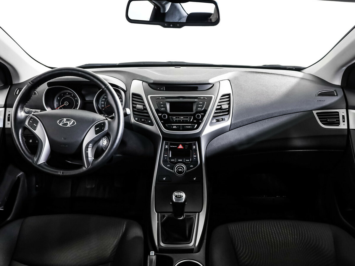 Hyundai Elantra с пробегом — 2015 год. Фото: #7