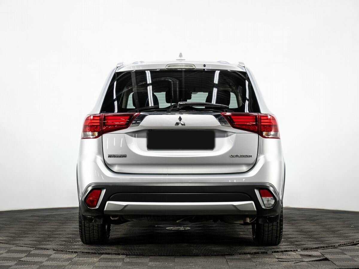 Mitsubishi Outlander с пробегом — 2018 год. Фото: #4