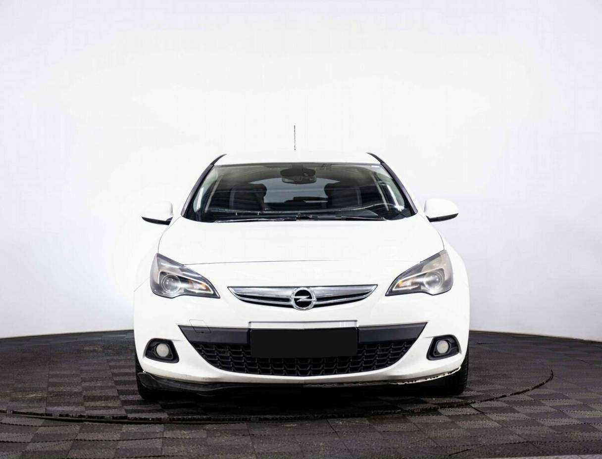 Opel Astra с пробегом — 2012 год. Фото: #1