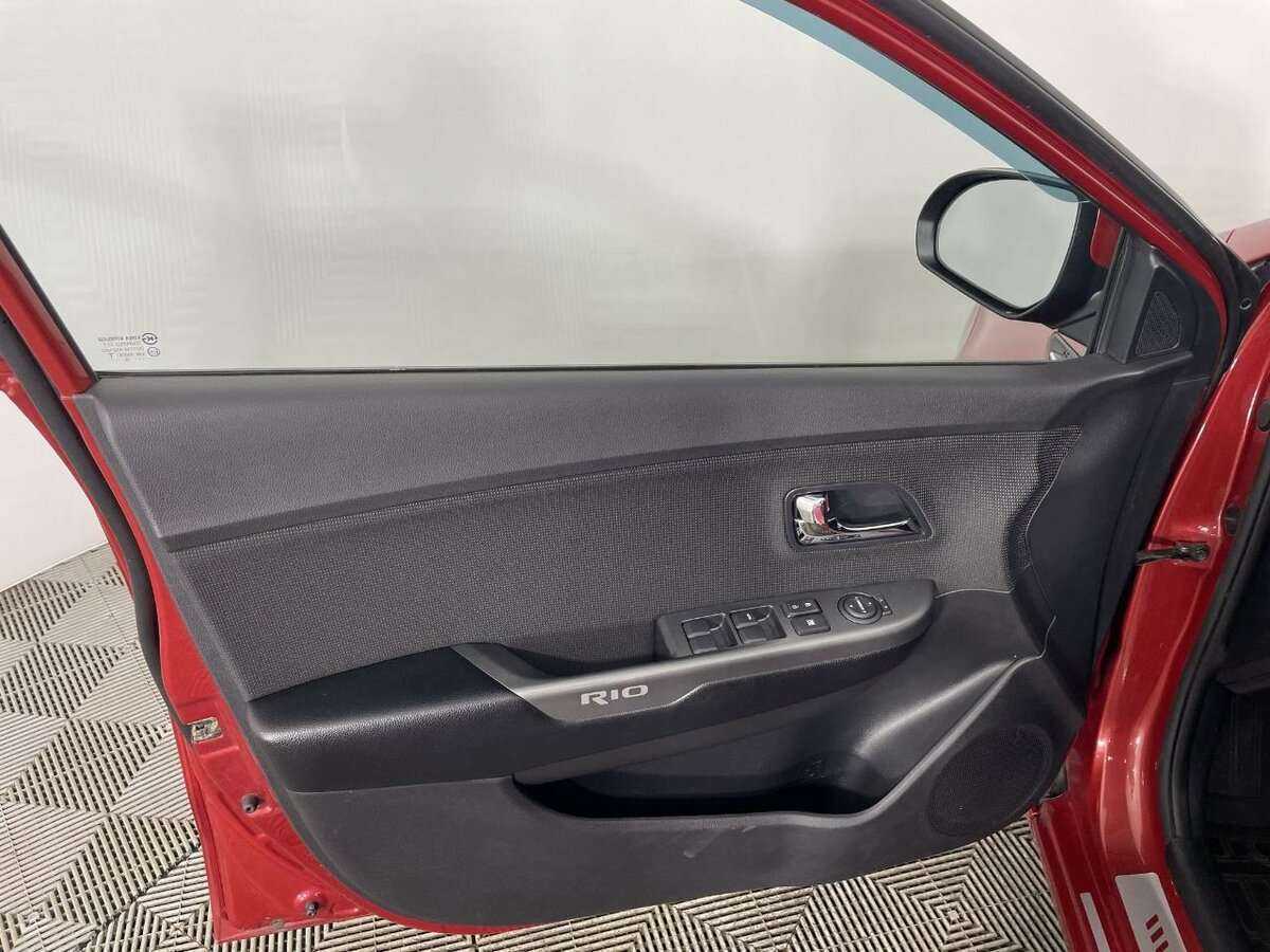 Kia Rio с пробегом — 2013 год. Фото: #7
