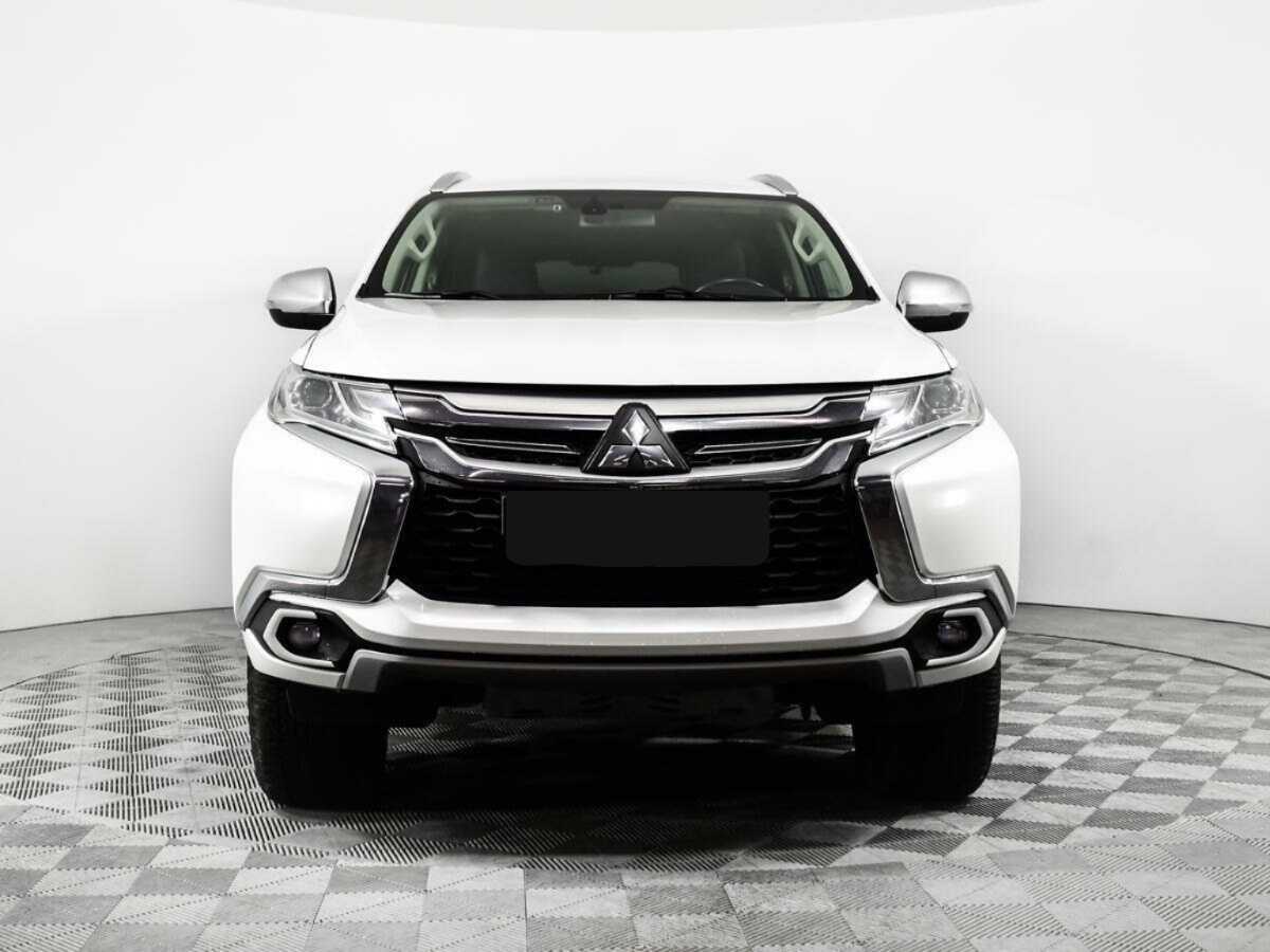 Mitsubishi Pajero Sport с пробегом — 2018 год. Фото: #1