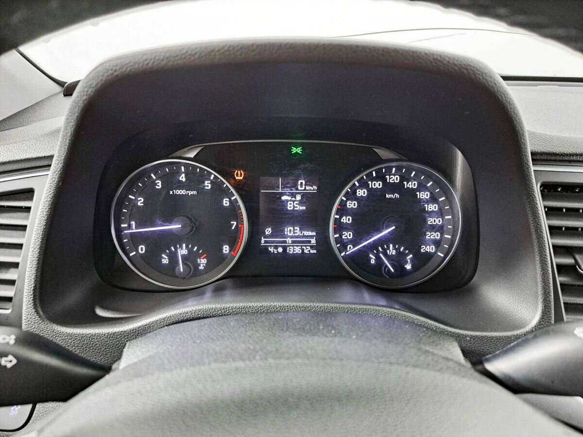 Hyundai Elantra с пробегом — 2017 год. Фото: #10