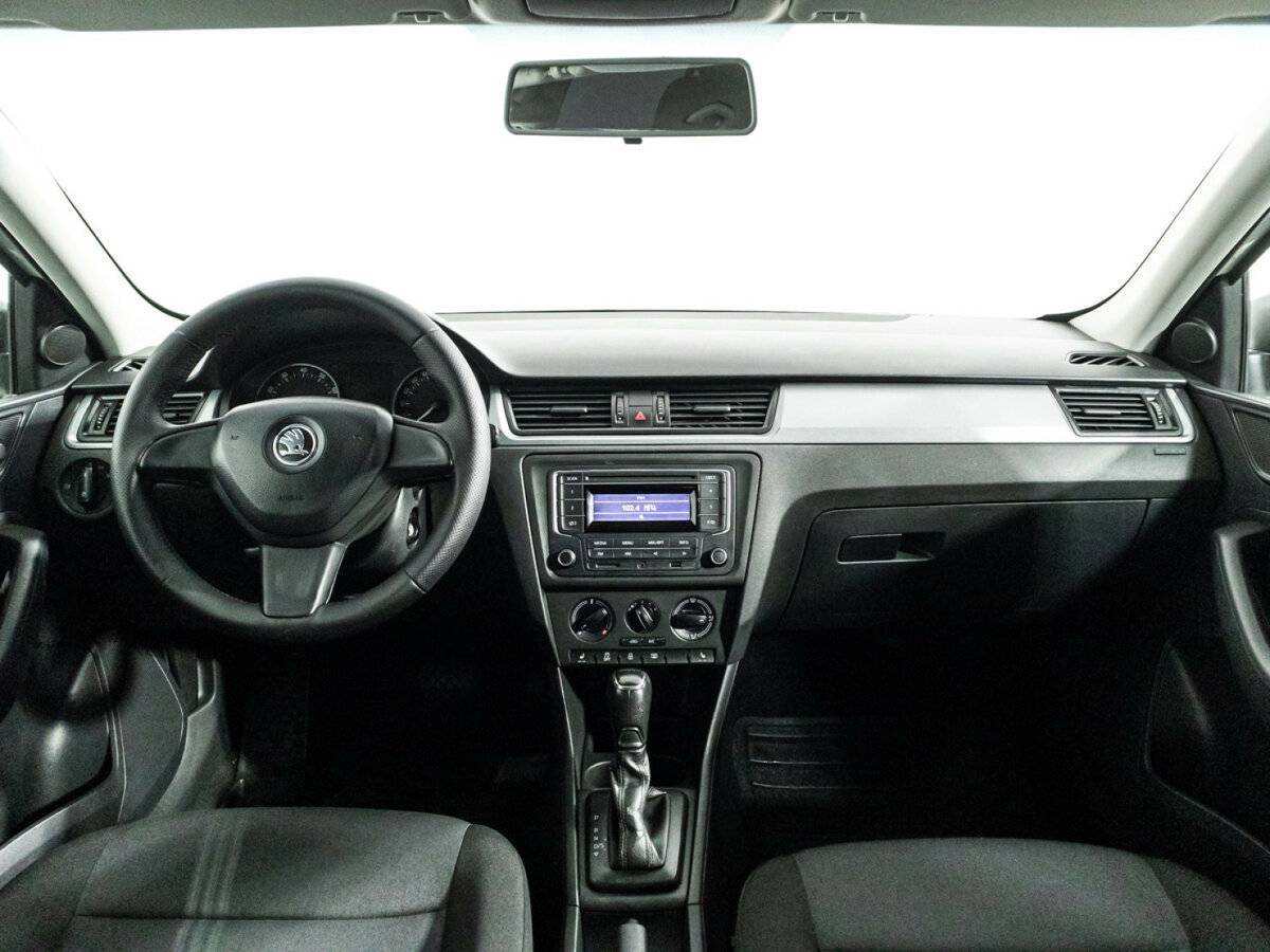 Skoda Rapid с пробегом — 2015 год. Фото: #12