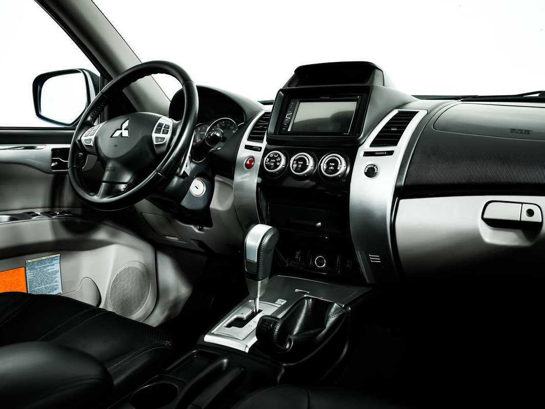 Mitsubishi Pajero Sport с пробегом — 2014 год. Фото: #8
