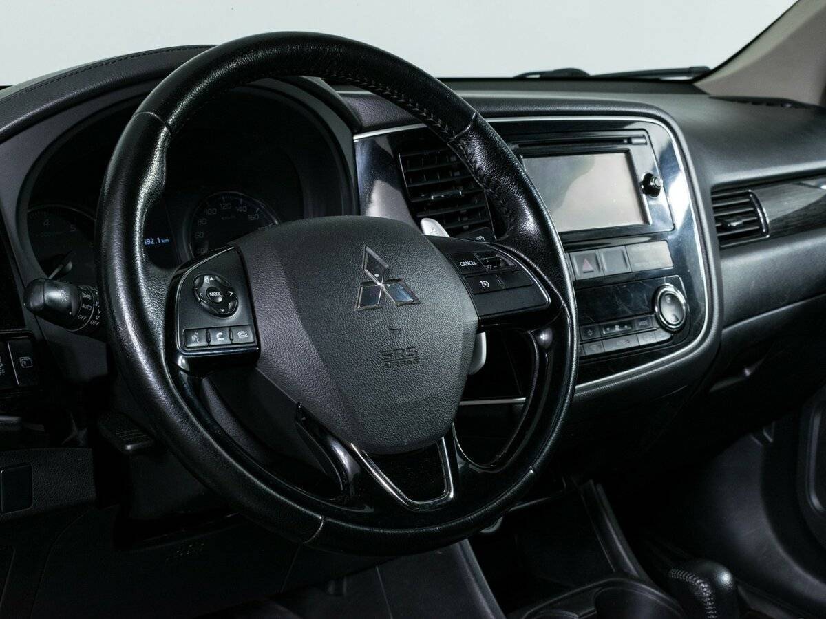 Mitsubishi Outlander с пробегом — 2016 год. Фото: #13