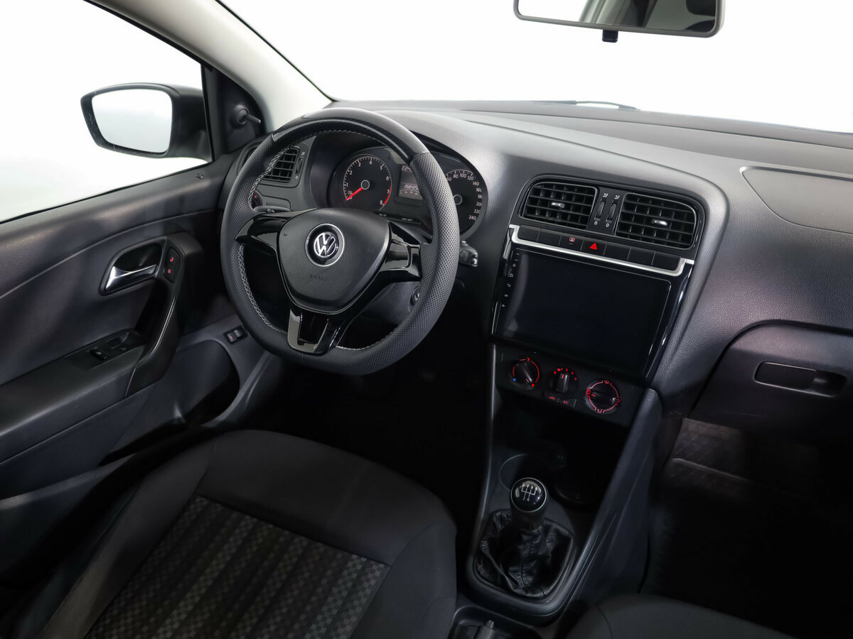 Volkswagen Polo с пробегом — 2018 год. Фото: #6