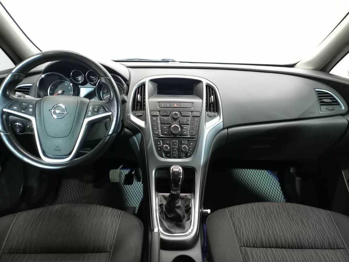 Opel Astra с пробегом — 2012 год. Фото: #8