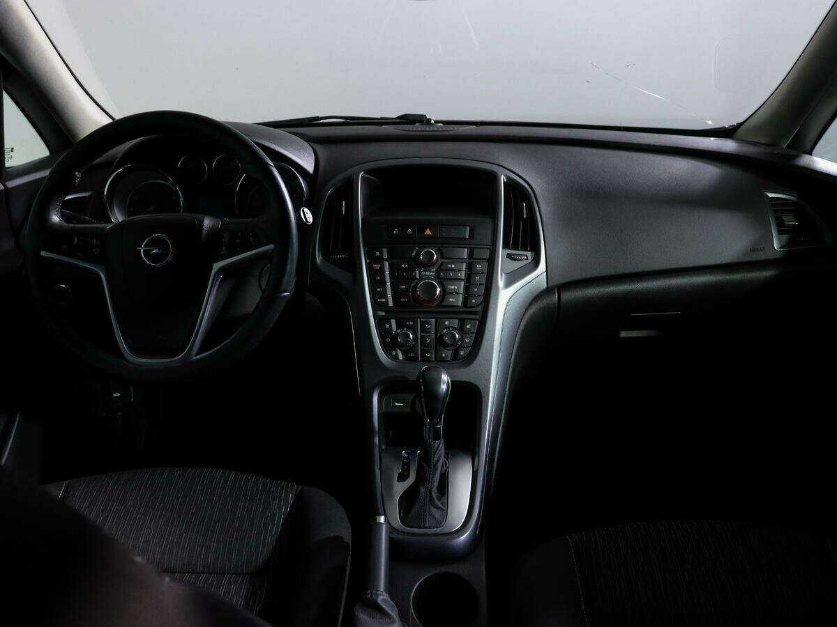 Opel Astra с пробегом — 2014 год. Фото: #11