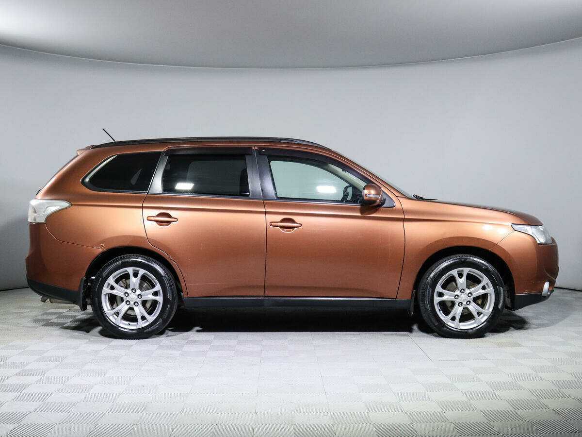 Mitsubishi Outlander с пробегом — 2012 год. Фото: #3