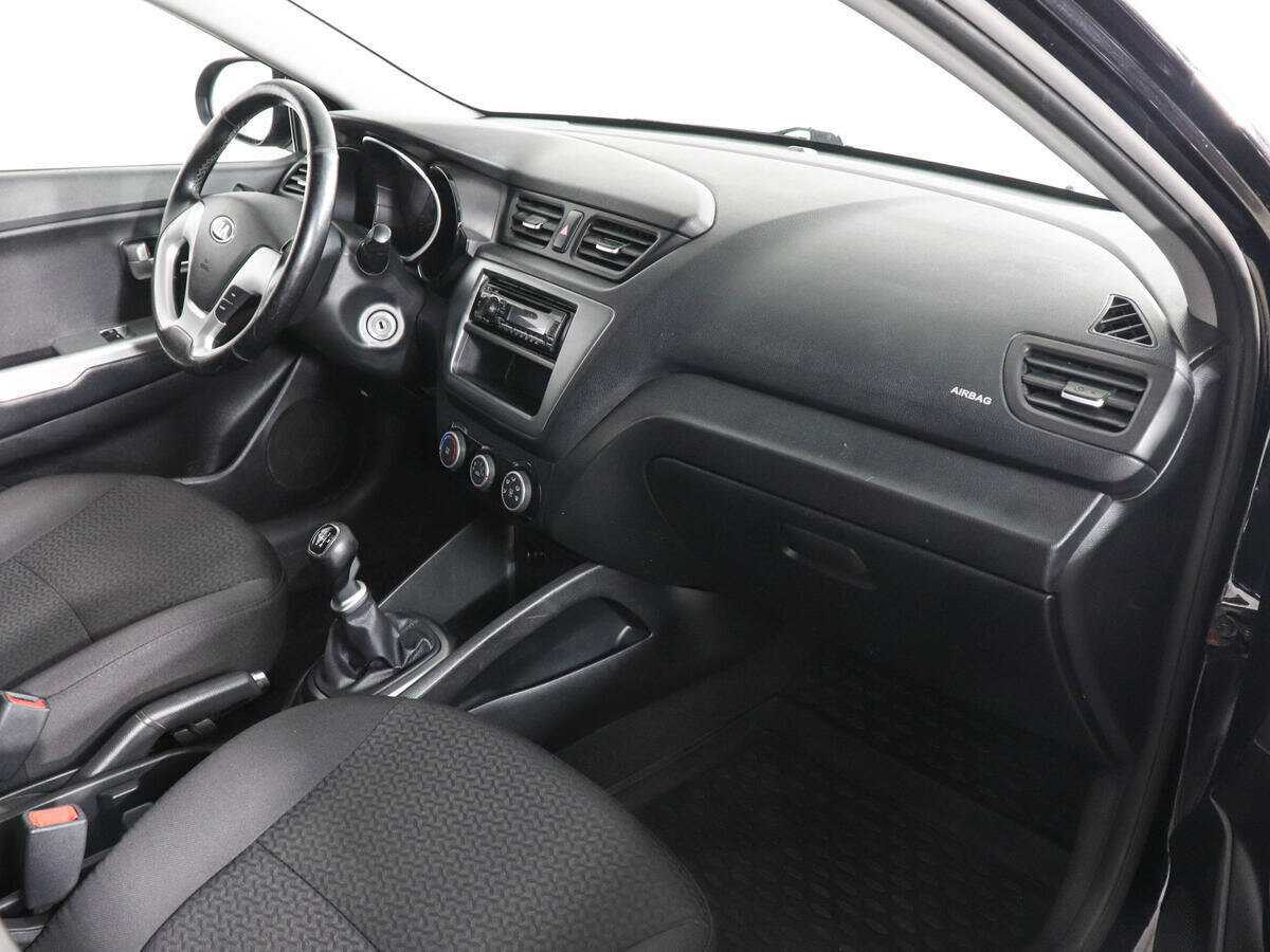 Kia Rio с пробегом — 2015 год. Фото: #5