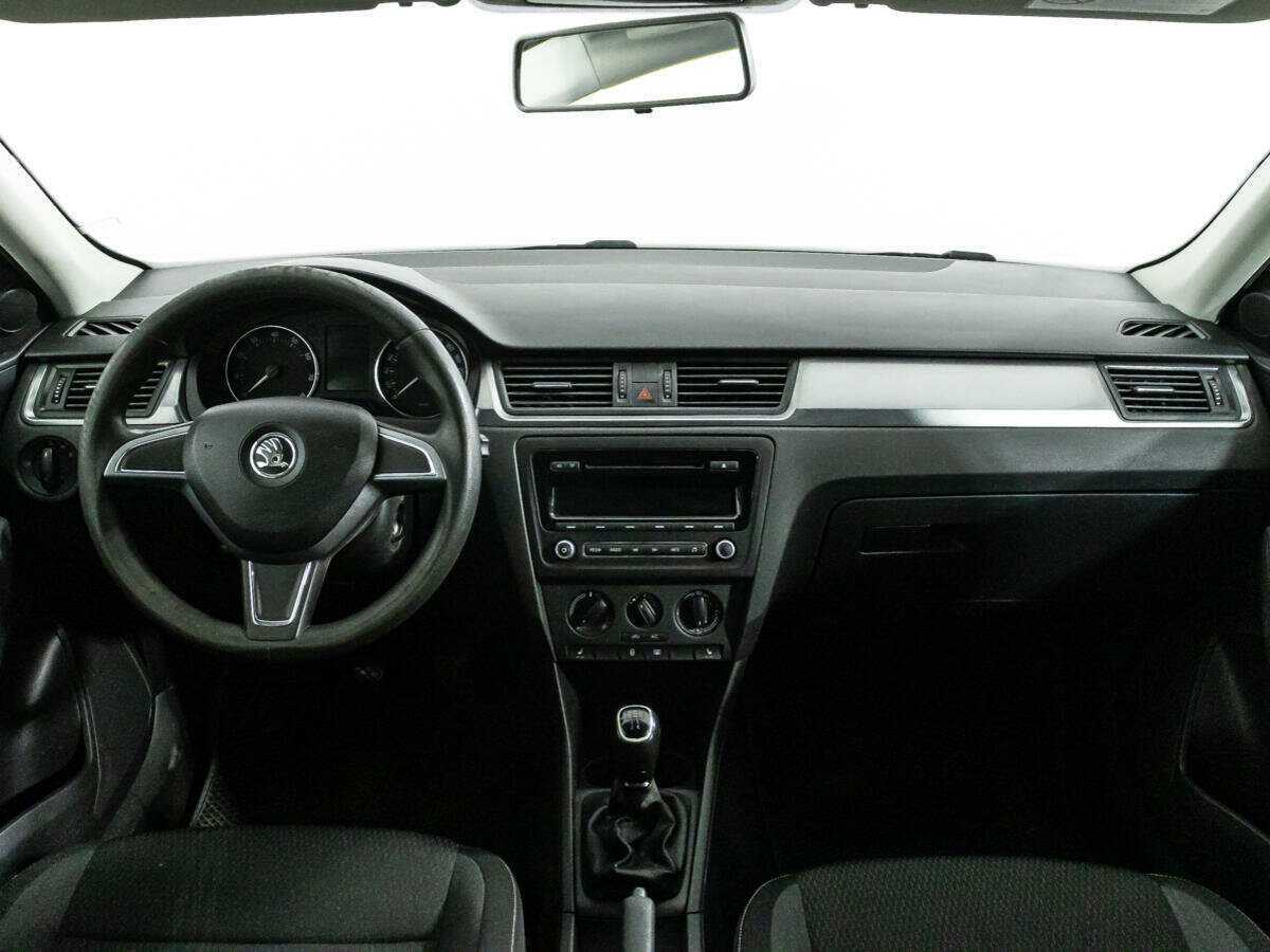 Skoda Rapid с пробегом — 2014 год. Фото: #12