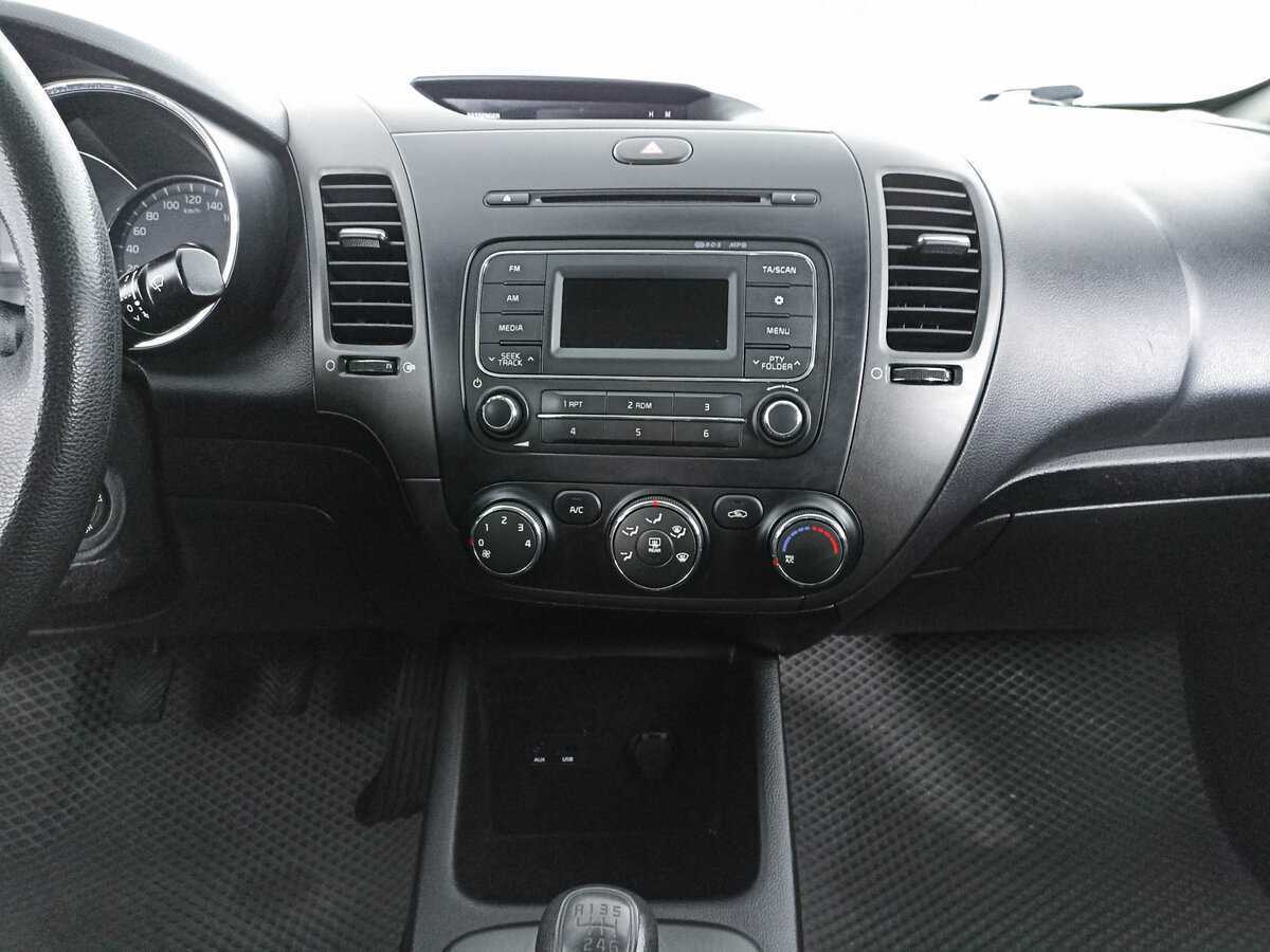 Kia Cerato с пробегом — 2014 год. Фото: #12