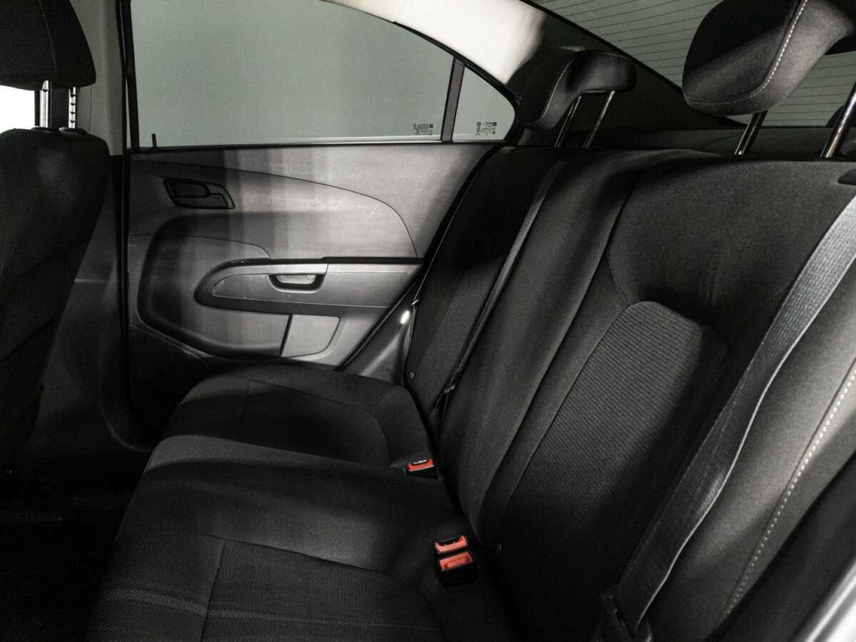 Chevrolet Aveo с пробегом — 2015 год. Фото: #9