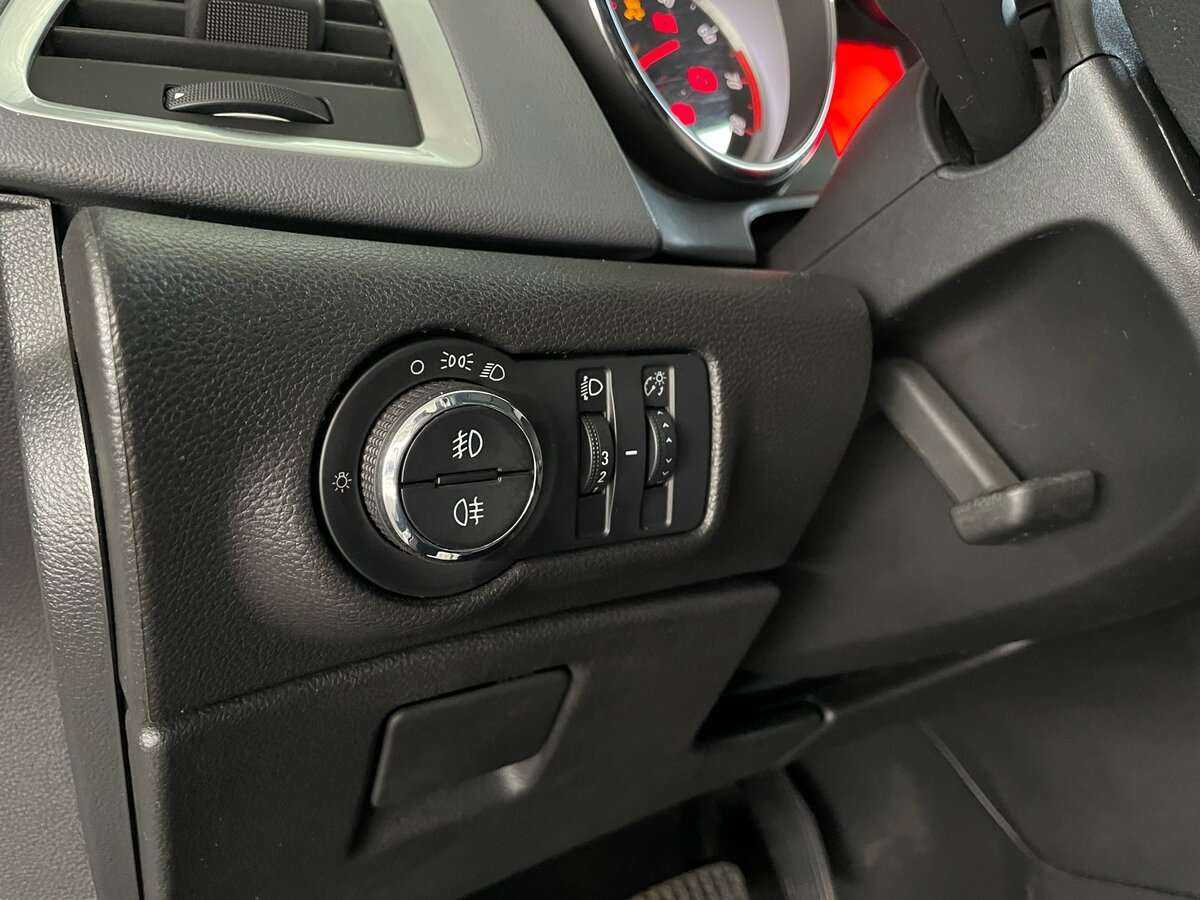 Opel Astra с пробегом — 2014 год. Фото: #13