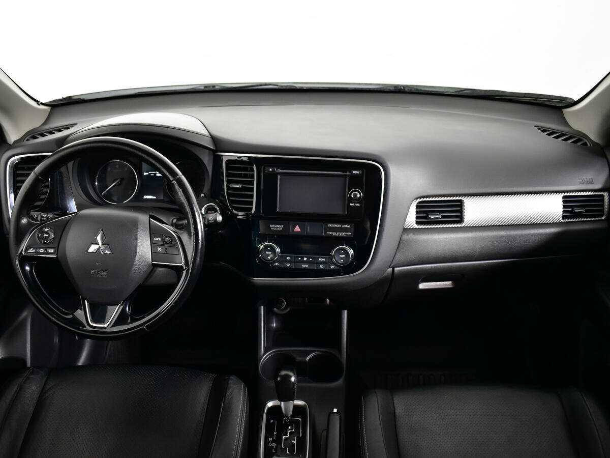 Mitsubishi Outlander с пробегом — 2015 год. Фото: #11