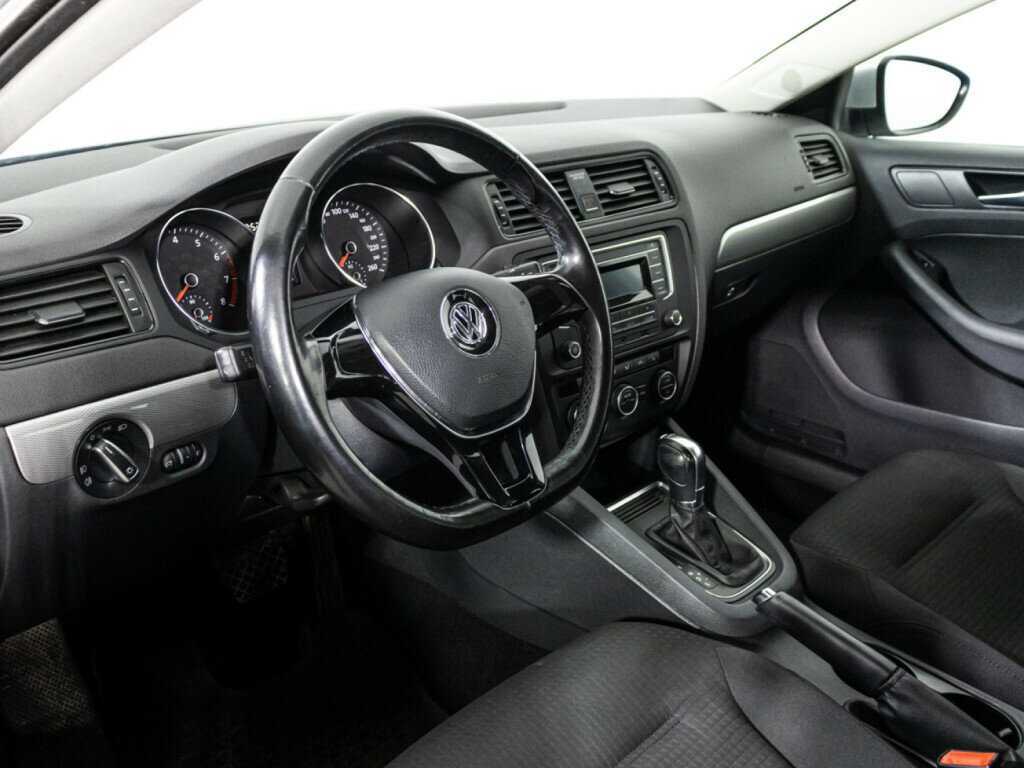Volkswagen Jetta с пробегом — 2016 год. Фото: #10