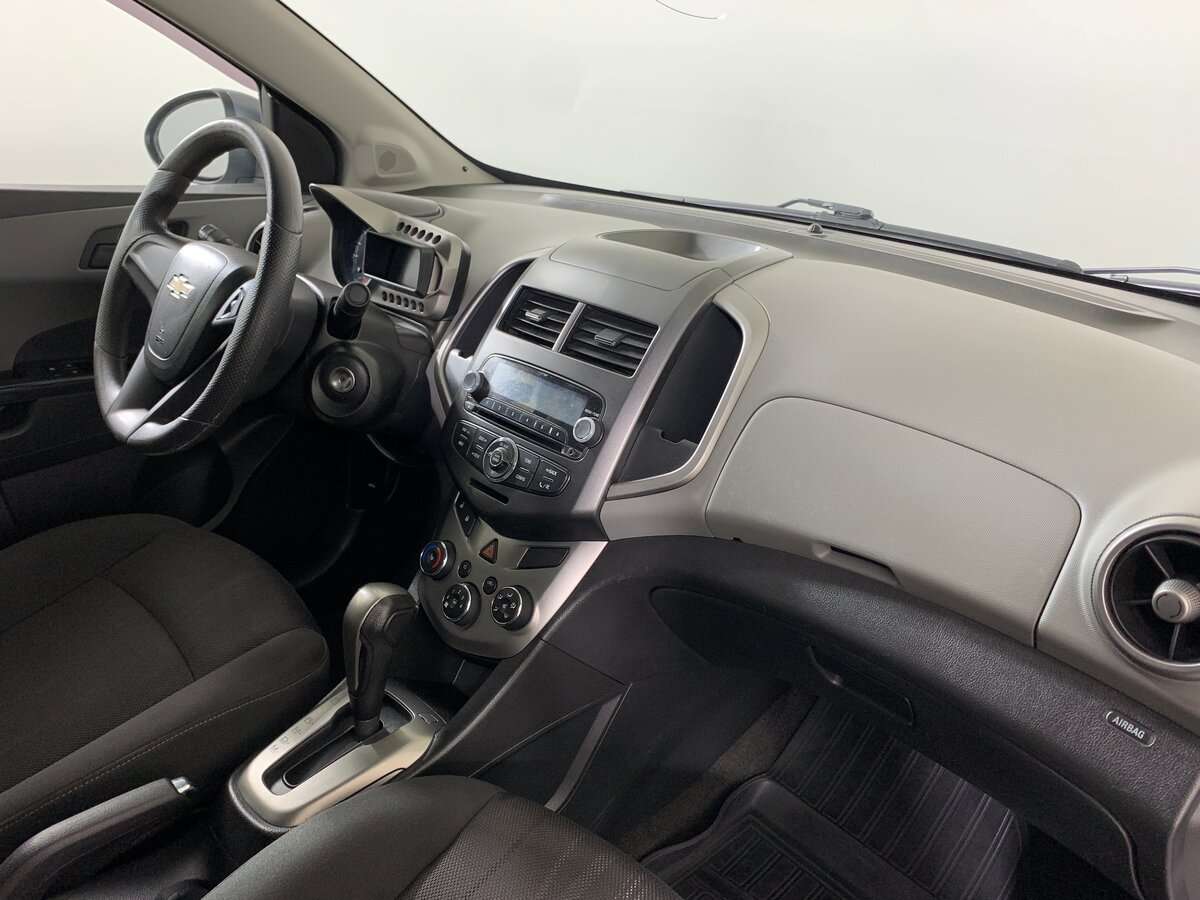 Chevrolet Aveo с пробегом — 2014 год. Фото: #12