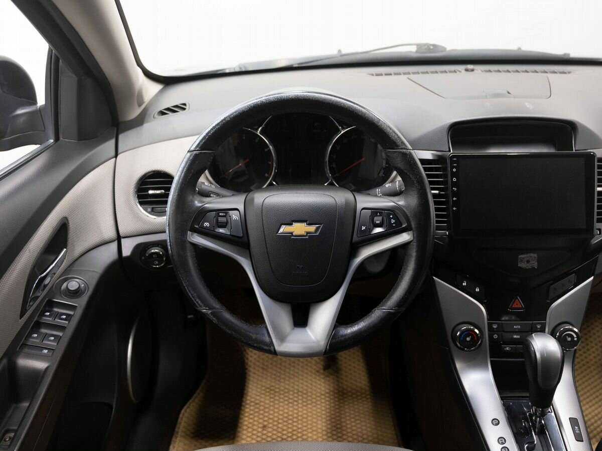 Chevrolet Cruze с пробегом — 2012 год. Фото: #13