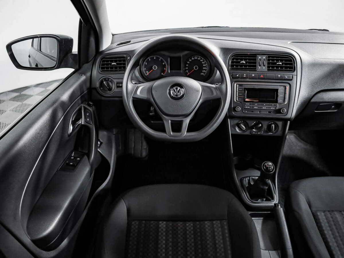 Volkswagen Polo с пробегом — 2018 год. Фото: #8