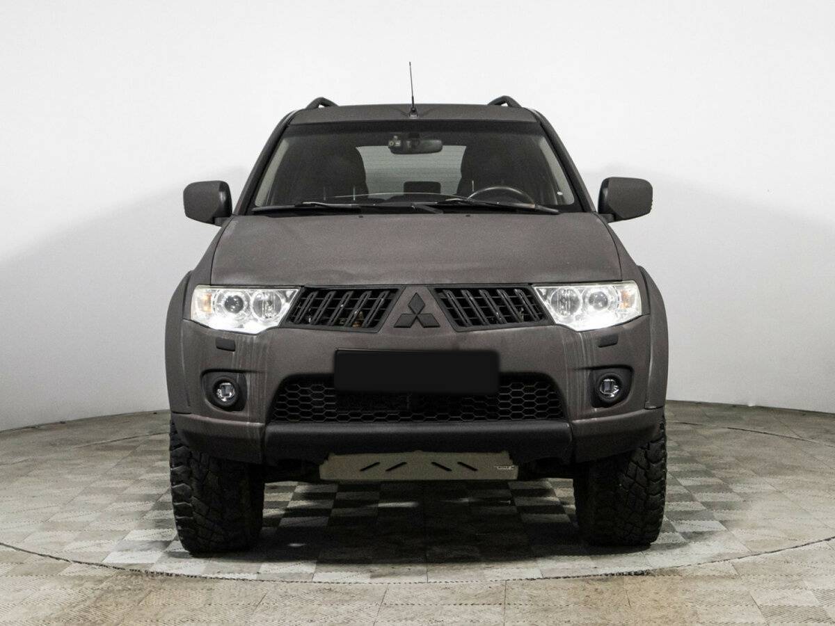 Mitsubishi Pajero Sport с пробегом — 2012 год. Фото: #1