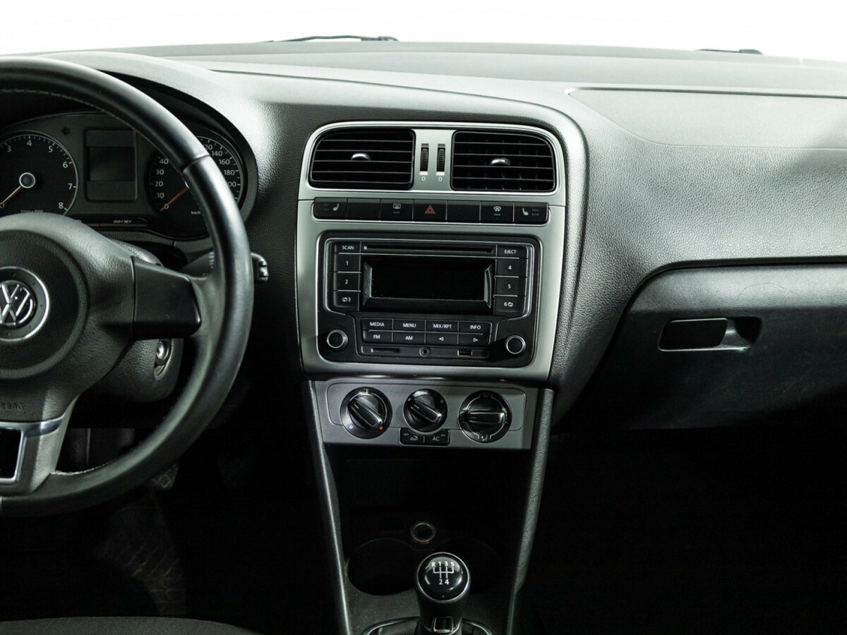 Volkswagen Polo с пробегом — 2013 год. Фото: #13