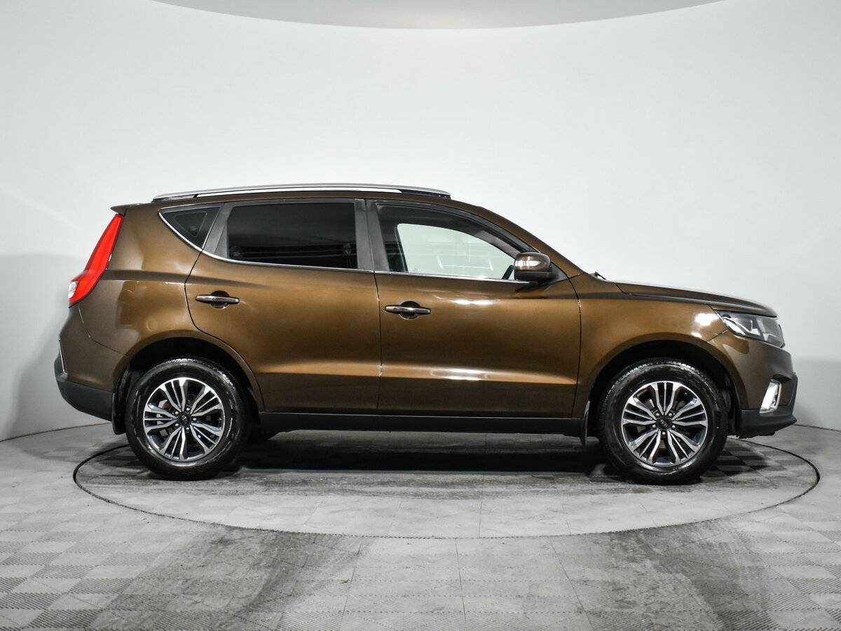 Geely Emgrand X7 с пробегом — 2021 год. Фото: #3