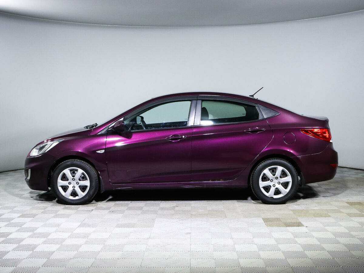 Hyundai Solaris с пробегом — 2012 год. Фото: #7