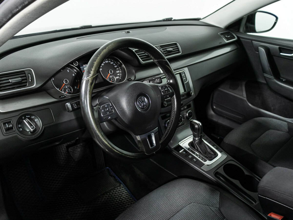 Volkswagen Passat с пробегом — 2012 год. Фото: #9