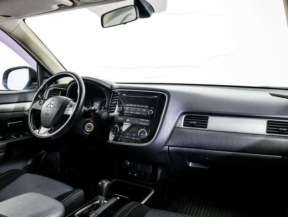 Mitsubishi Outlander с пробегом — 2017 год. Фото: #6