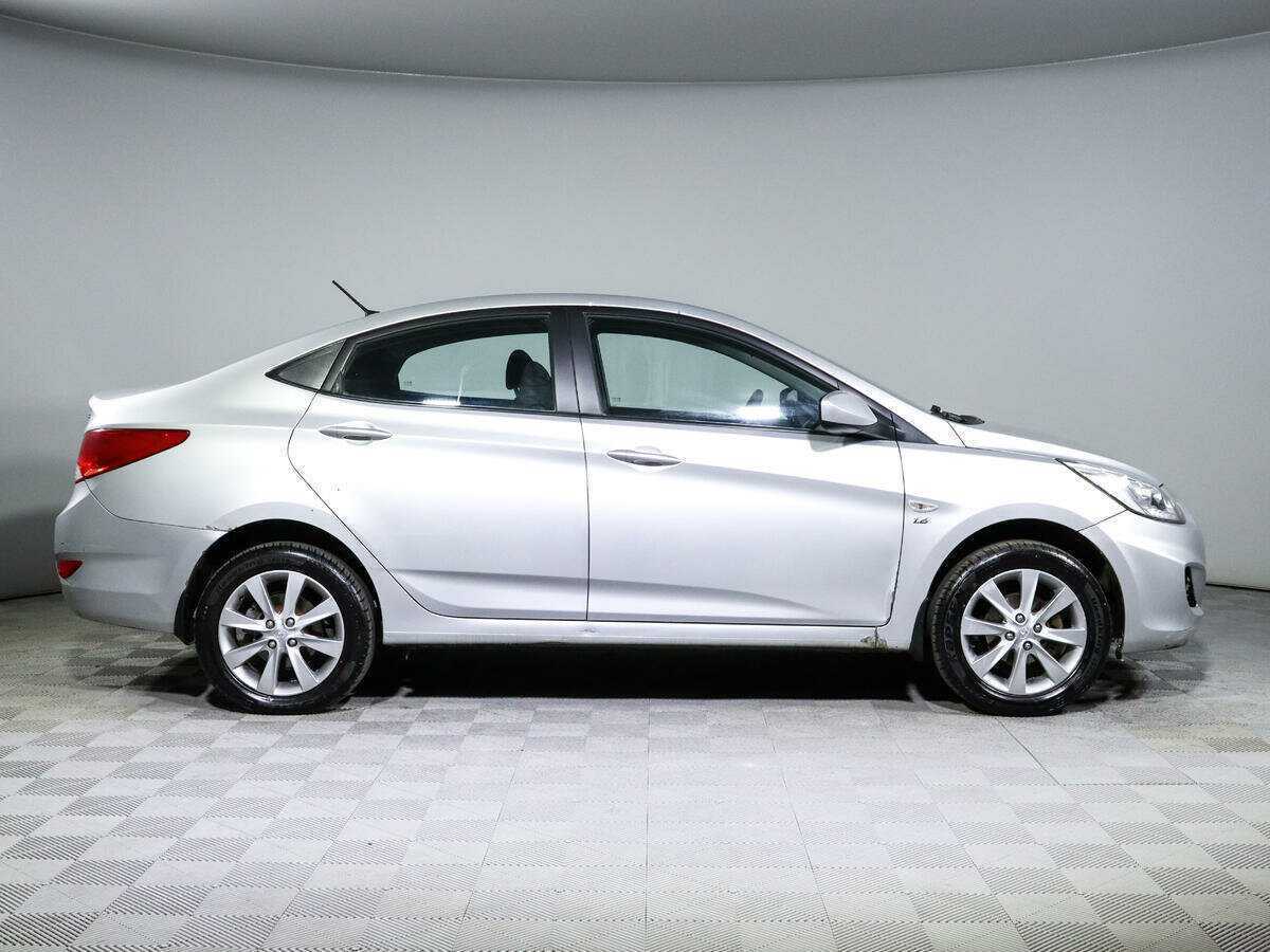 Hyundai Solaris с пробегом — 2013 год. Фото: #3
