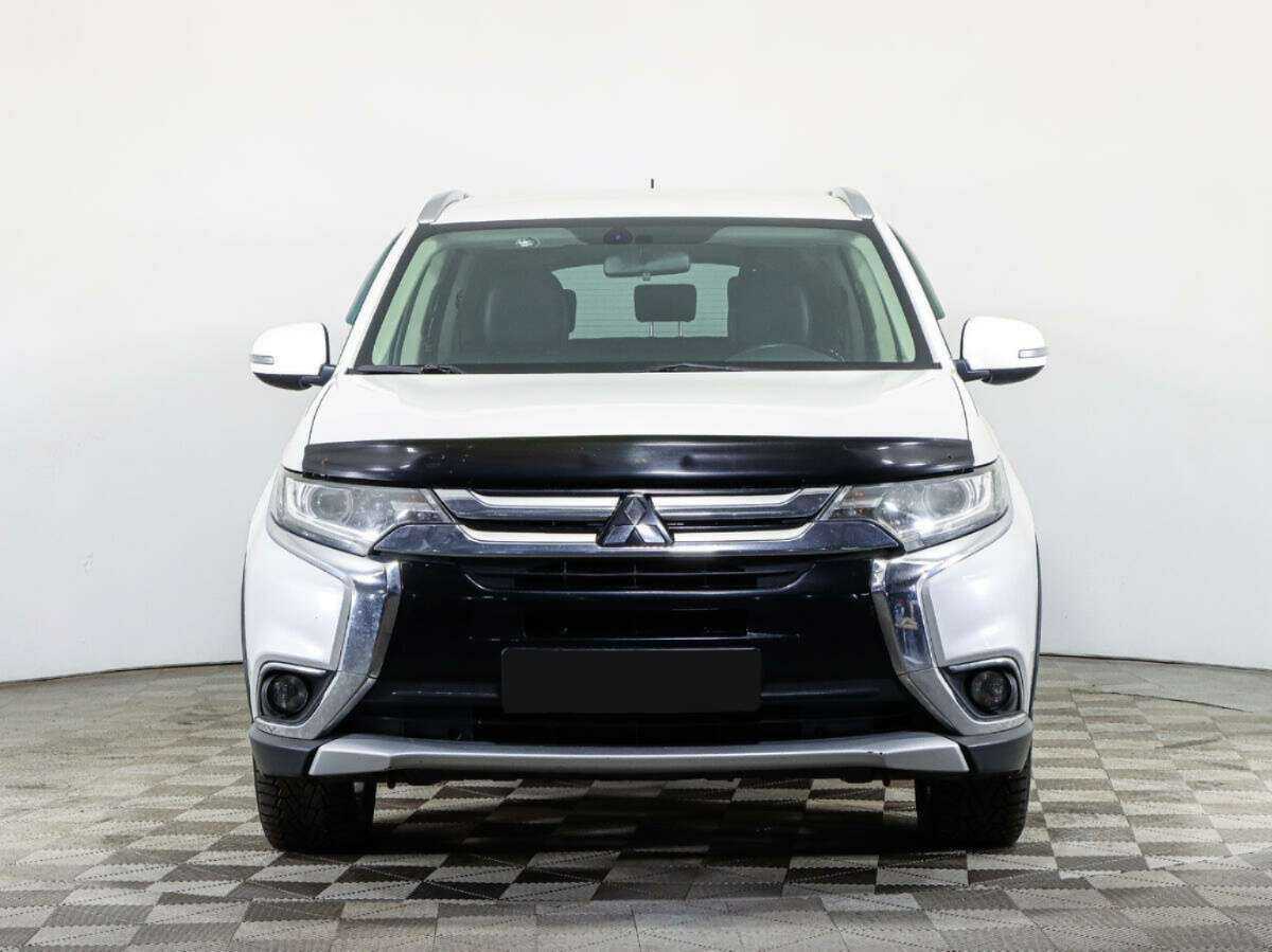 Mitsubishi Outlander с пробегом — 2015 год. Фото: #1