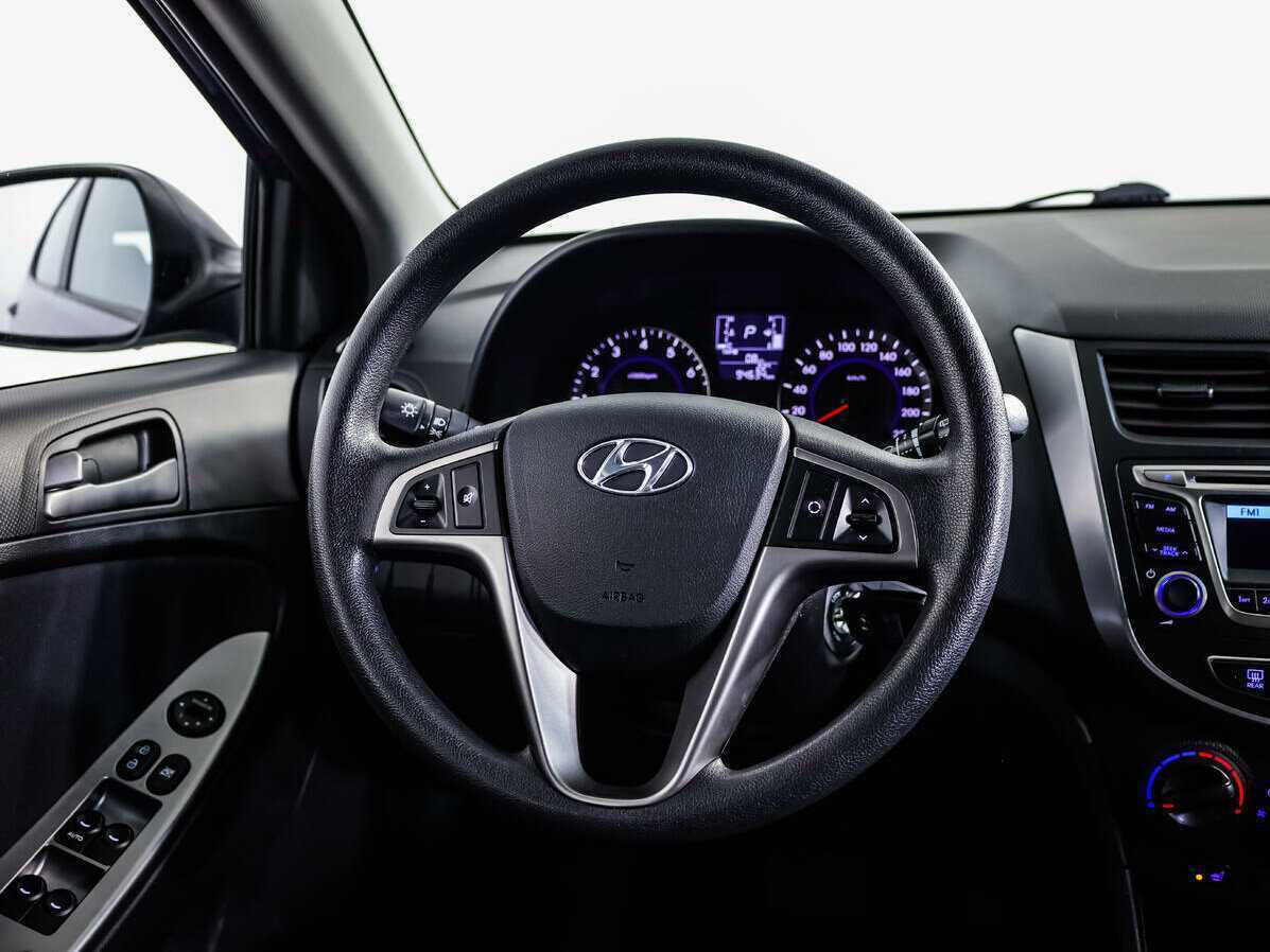 Hyundai Solaris с пробегом — 2015 год. Фото: #9