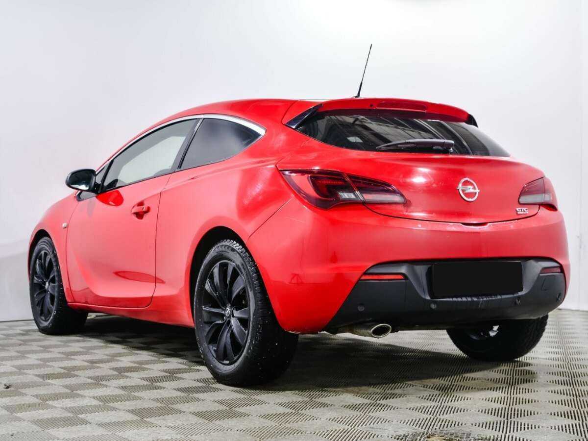 Opel Astra с пробегом — 2013 год. Фото: #3