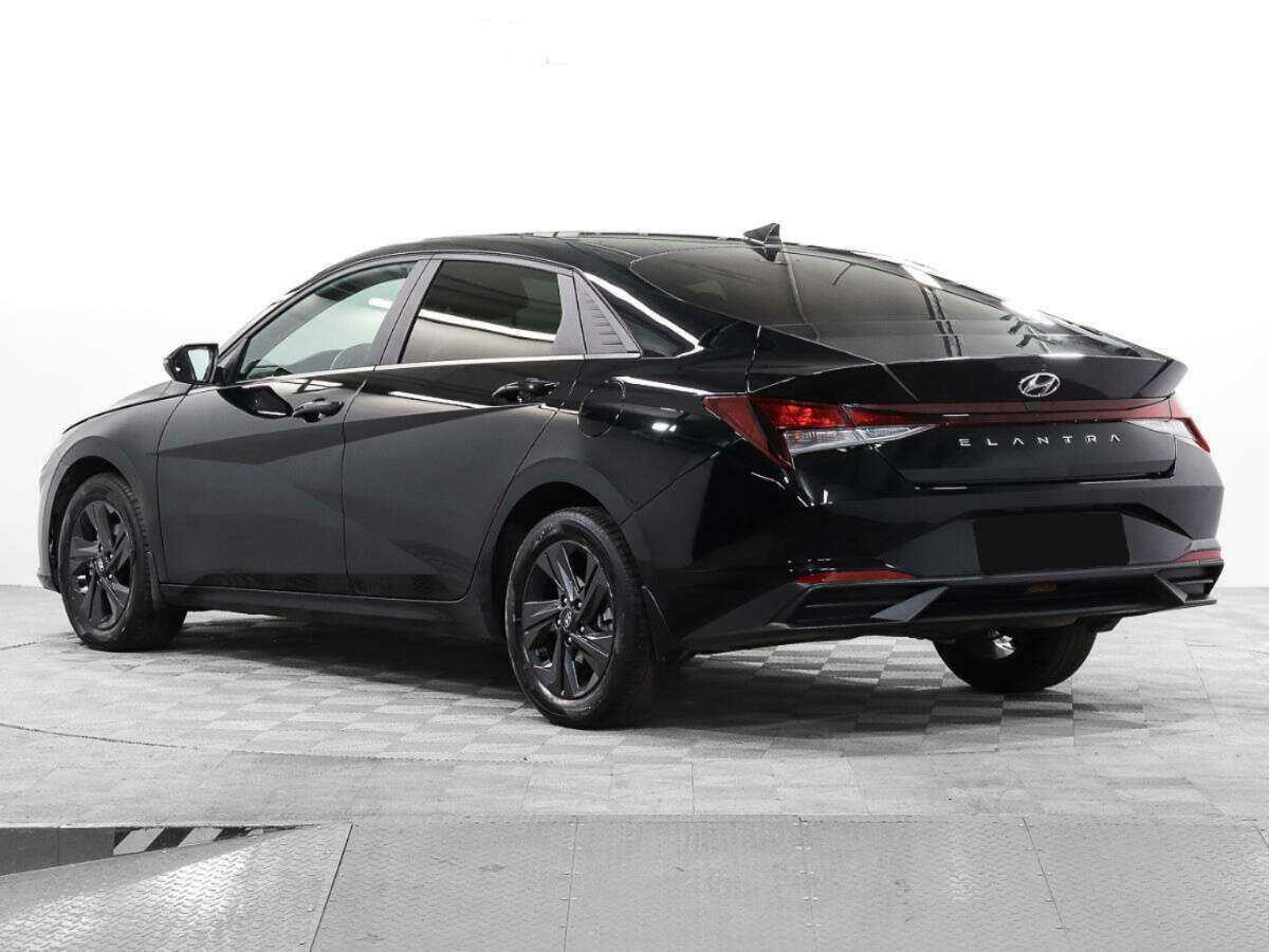 Hyundai Elantra с пробегом — 2021 год. Фото: #6