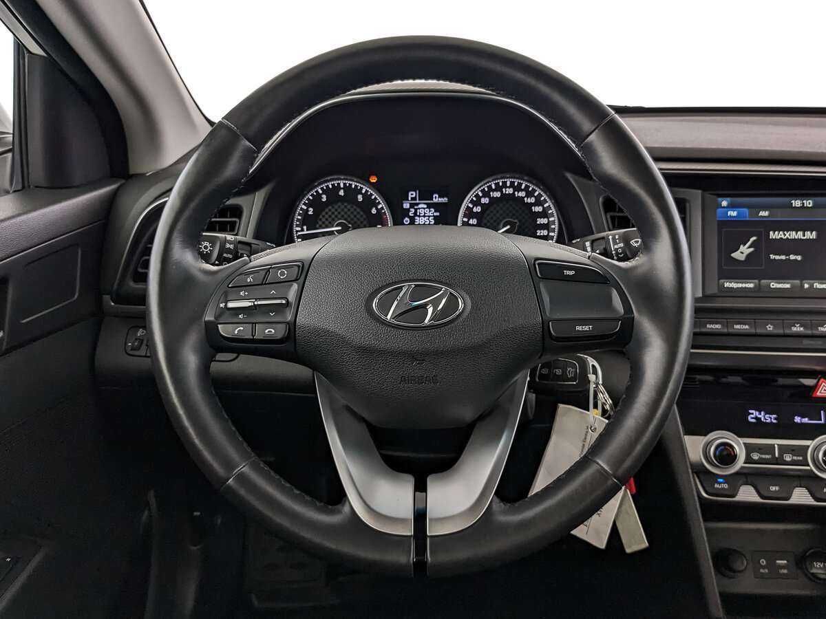 Hyundai Elantra с пробегом — 2020 год. Фото: #21