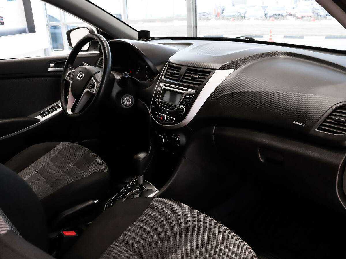 Hyundai Solaris с пробегом — 2012 год. Фото: #10