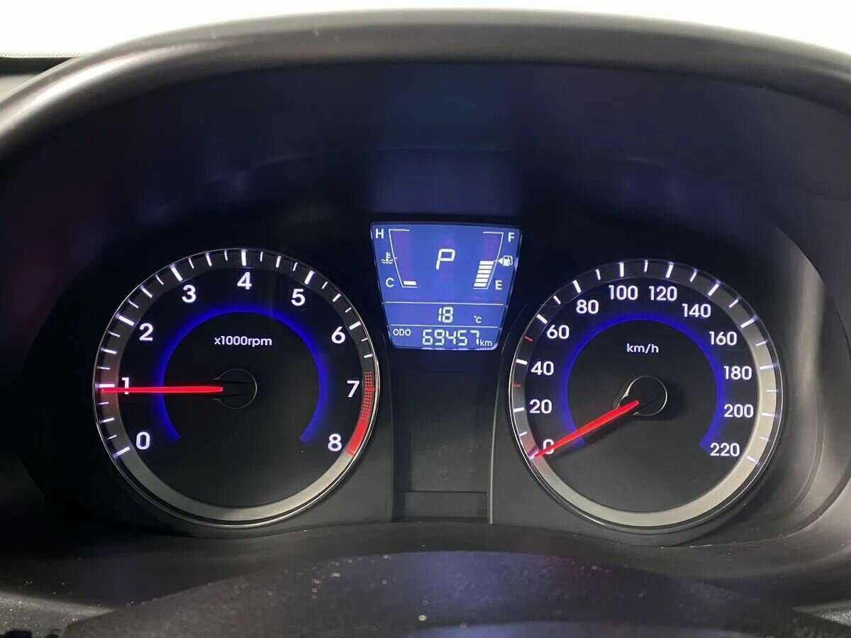 Hyundai Solaris с пробегом — 2014 год. Фото: #13
