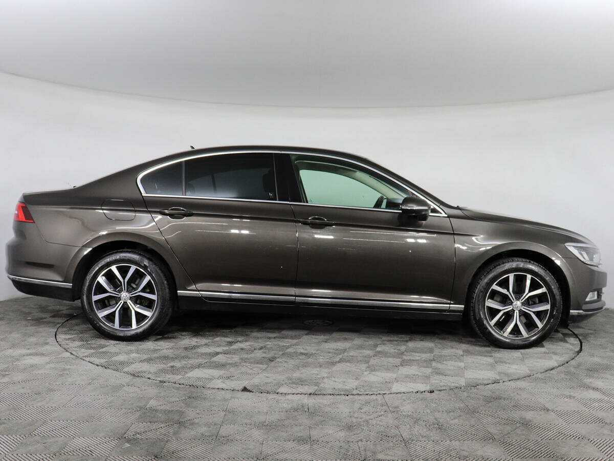 Volkswagen Passat с пробегом — 2015 год. Фото: #3