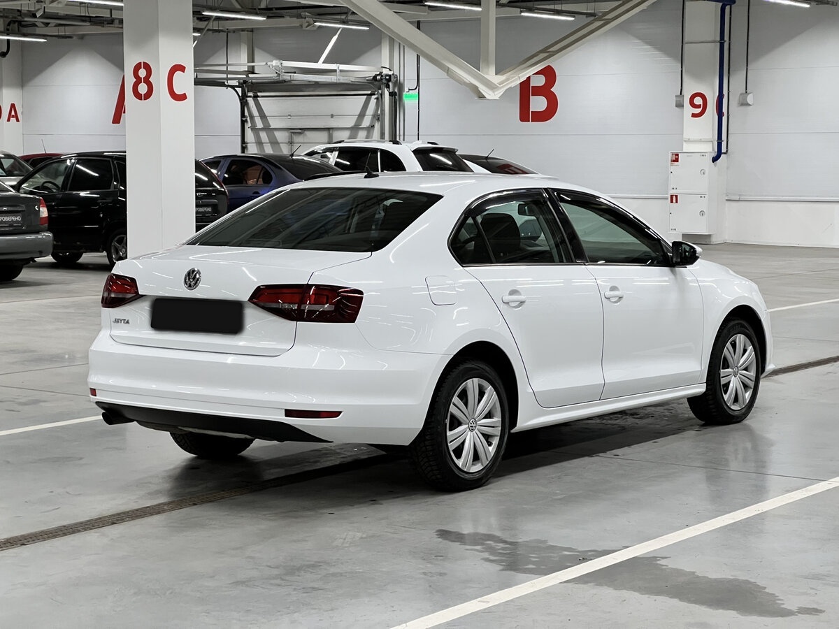 Volkswagen Jetta с пробегом — 2016 год. Фото: #4