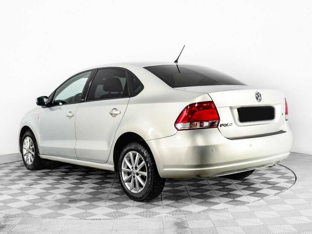 Volkswagen Polo с пробегом — 2015 год. Фото: #6