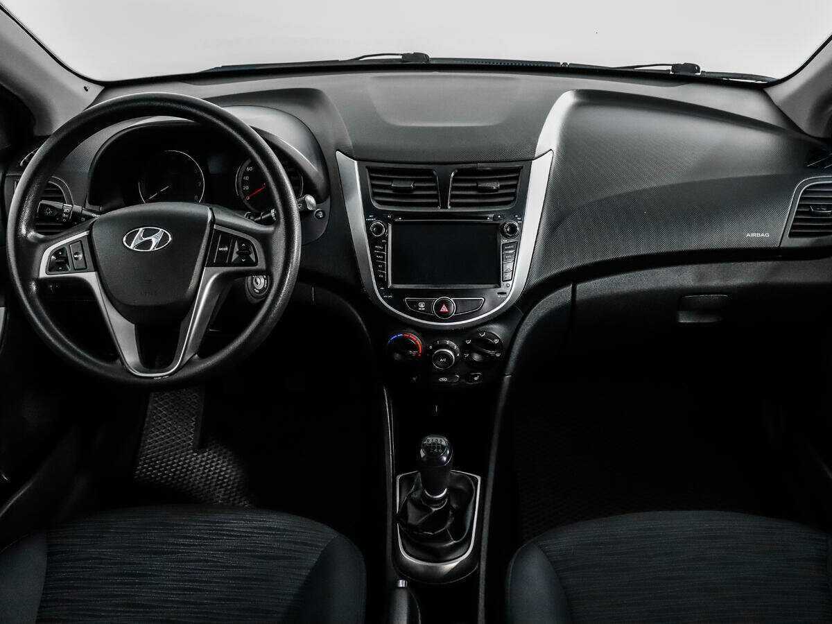 Hyundai Solaris с пробегом — 2014 год. Фото: #11