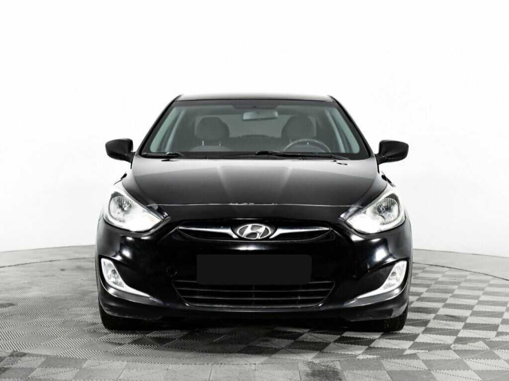 Hyundai Solaris с пробегом — 2012 год. Фото: #1