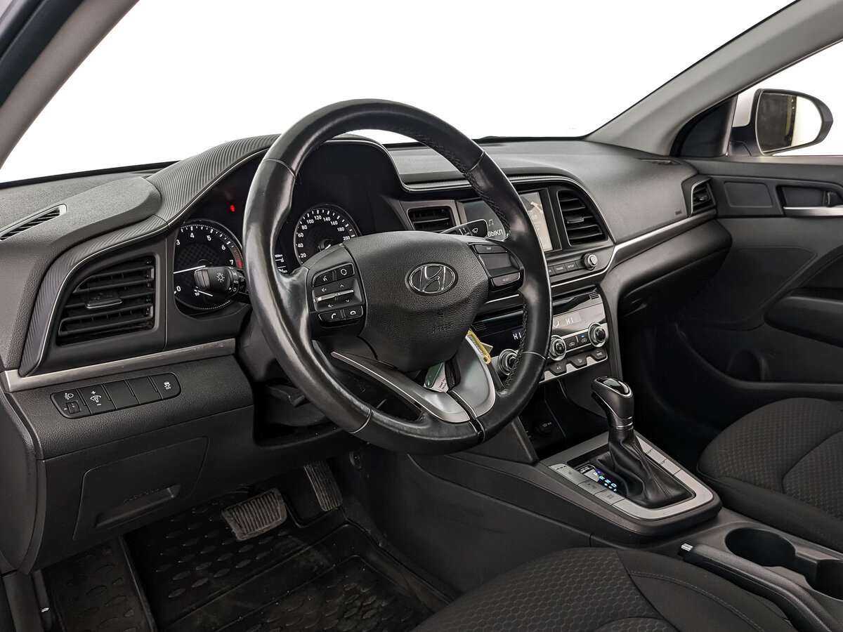 Hyundai Elantra с пробегом — 2020 год. Фото: #10