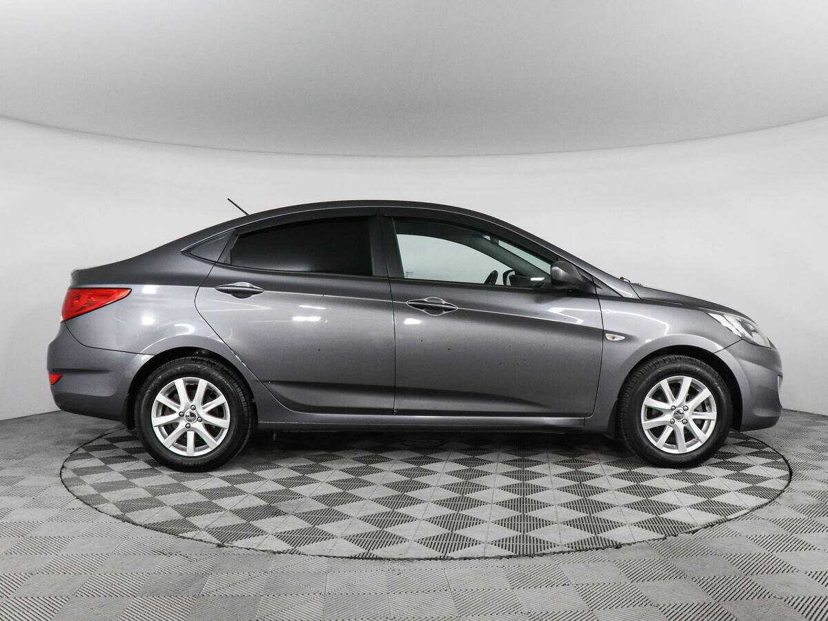 Hyundai Solaris с пробегом — 2013 год. Фото: #3