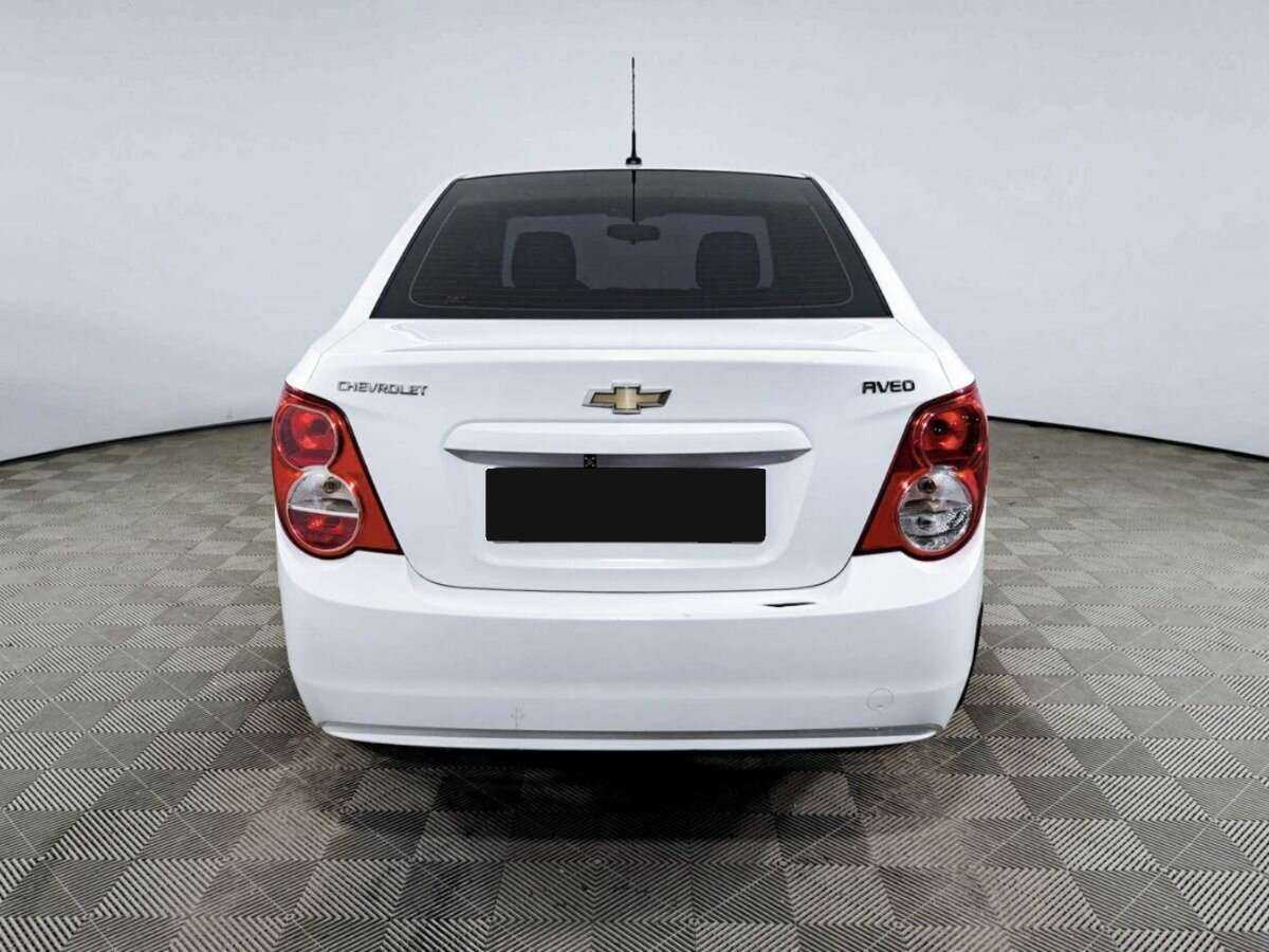 Chevrolet Aveo с пробегом — 2013 год. Фото: #5