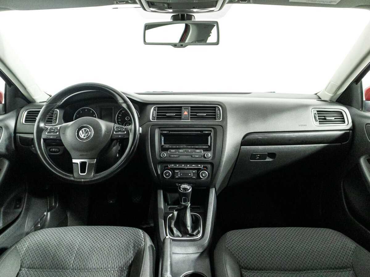 Volkswagen Jetta с пробегом — 2012 год. Фото: #12